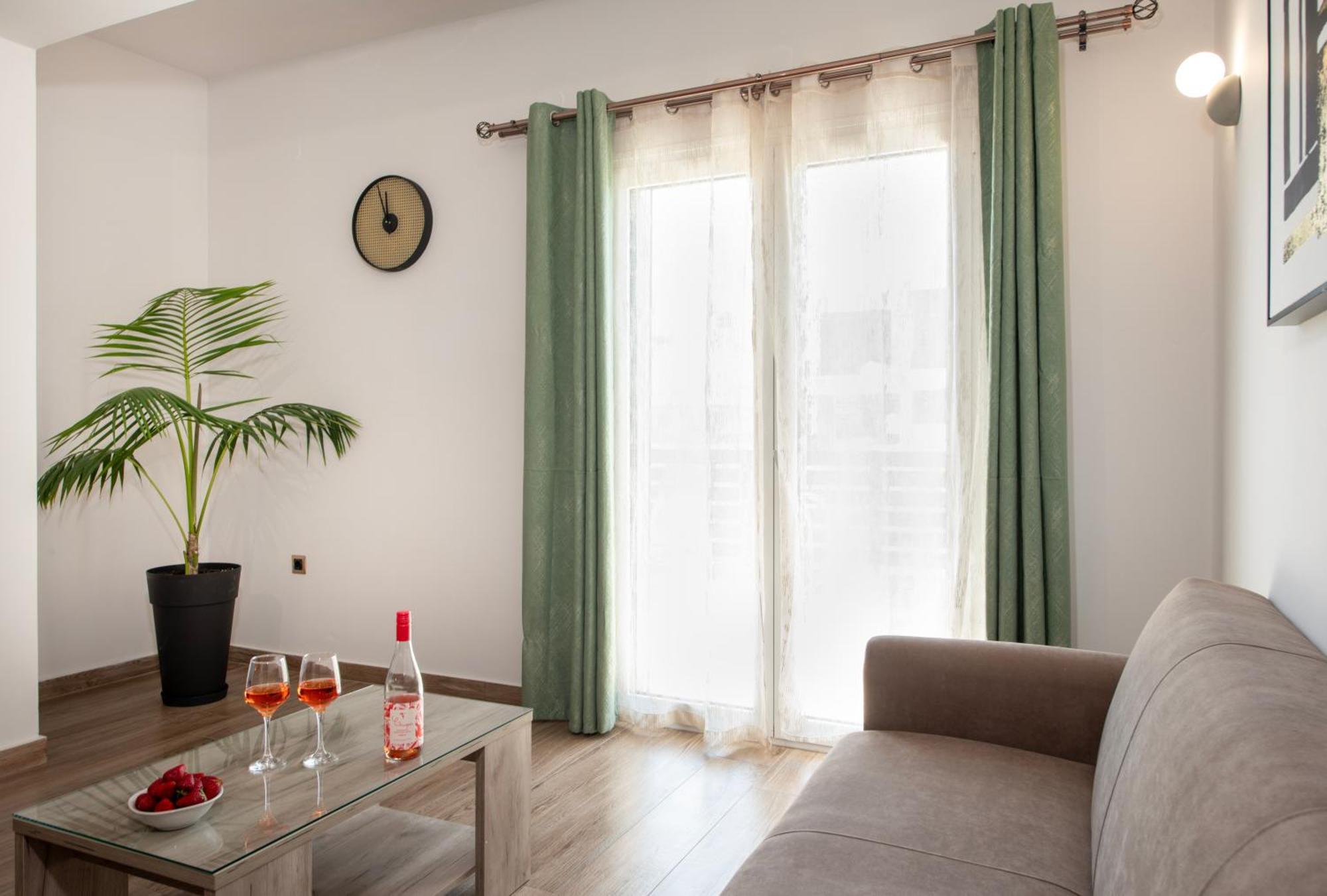 7Thheaven Luxury Aprts Apartman Hriszí Aktí Haniá Kültér fotó