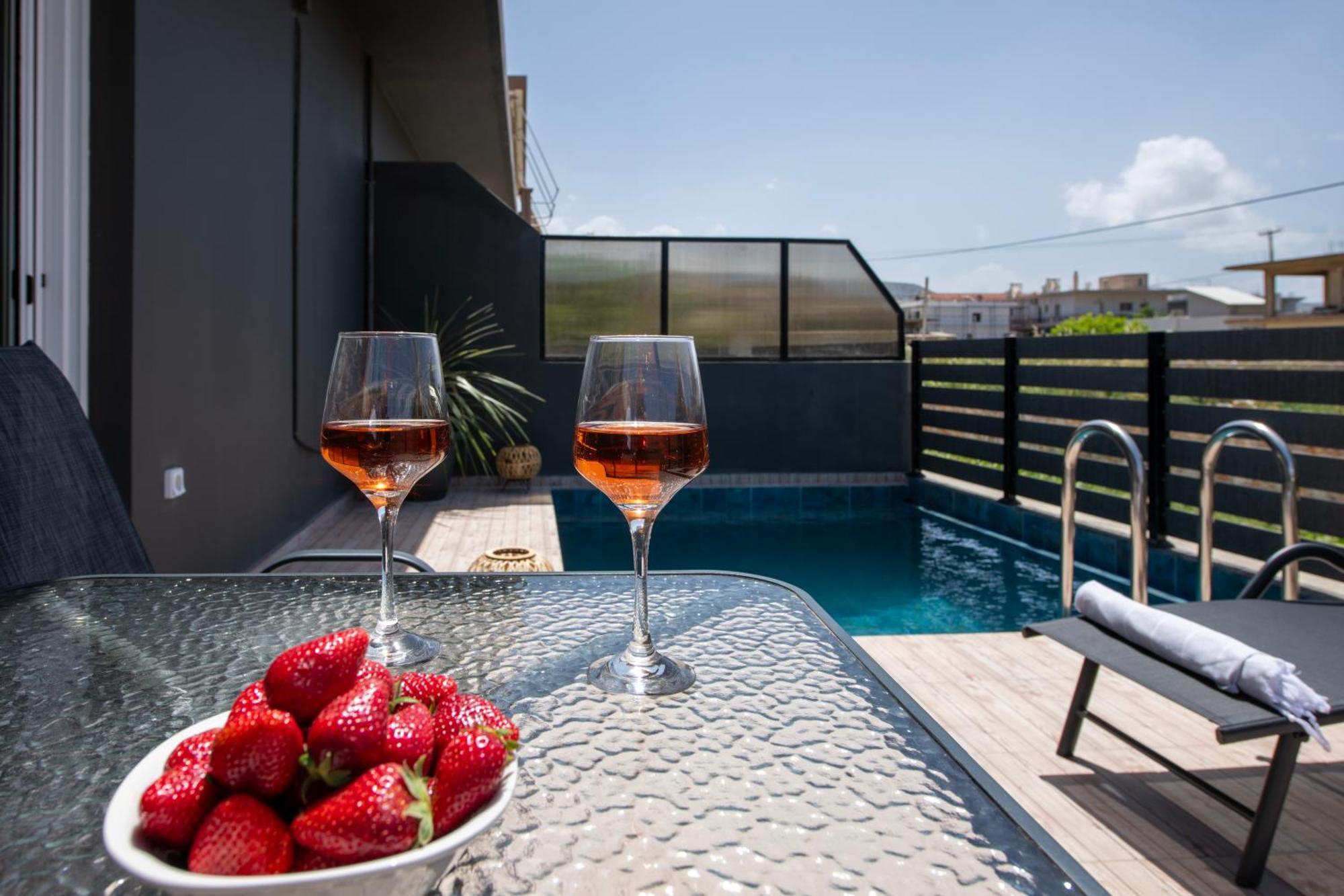 7Thheaven Luxury Aprts Apartman Hriszí Aktí Haniá Kültér fotó